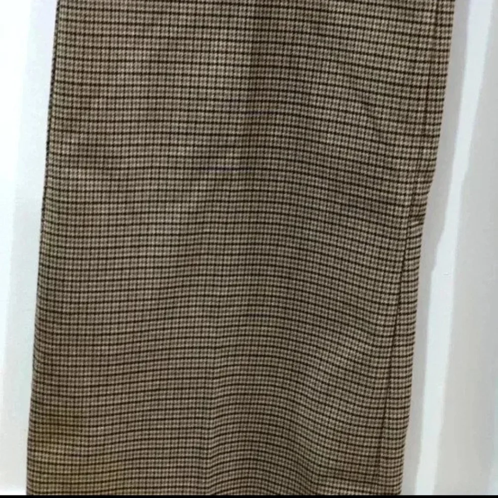 H&M | Women's  Taupe/Black Checkered Woven High-Waisted Flare Pants - Picture 5 of 7